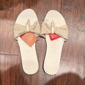 Havaianas Women's Bow Toe-Post Sandals in Metallic Gold